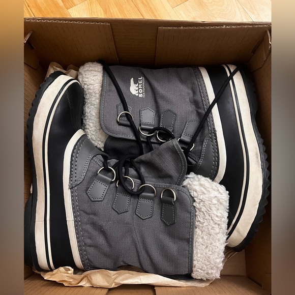 Sorel Winter Shoes - Picture 2 of 2